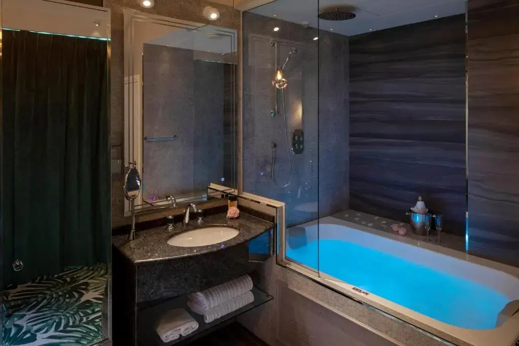 Paris j'Adore Hotel & Spa 64