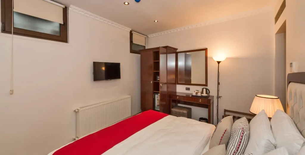 Budget Main Building Double room (full double bed)