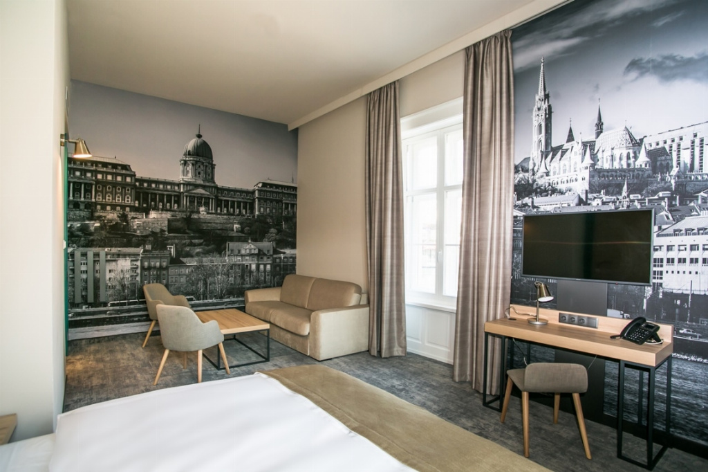 Large Double room (full double bed)