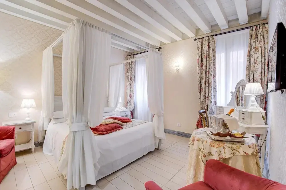 Canopy Double room (full double bed)