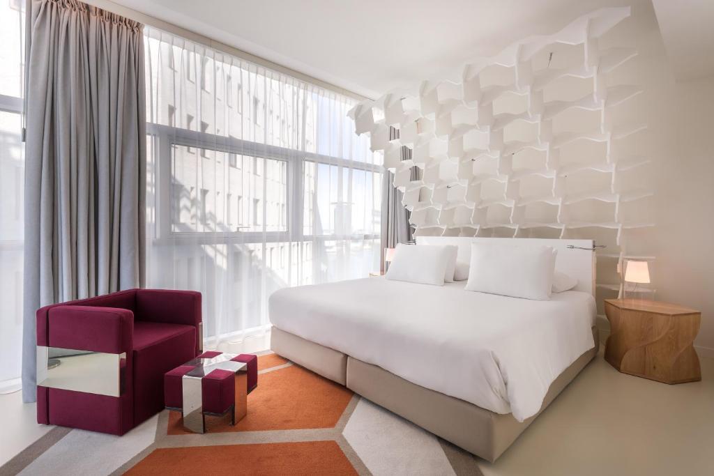 Двухместный полулюкс угловой двуспальная кровать в Room Mate Aitana, Amsterdam