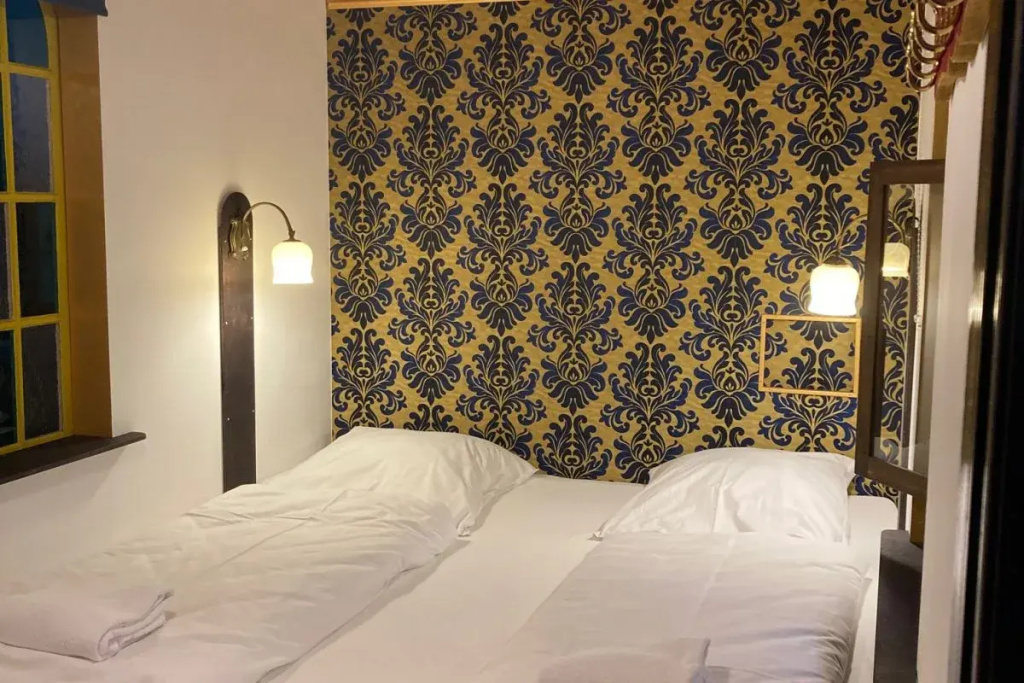 Alter Palast (Hall No. 1) Double Cabin (full double bed)