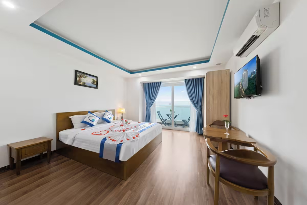 Double Suite with balcony and with sea view (full double bed)