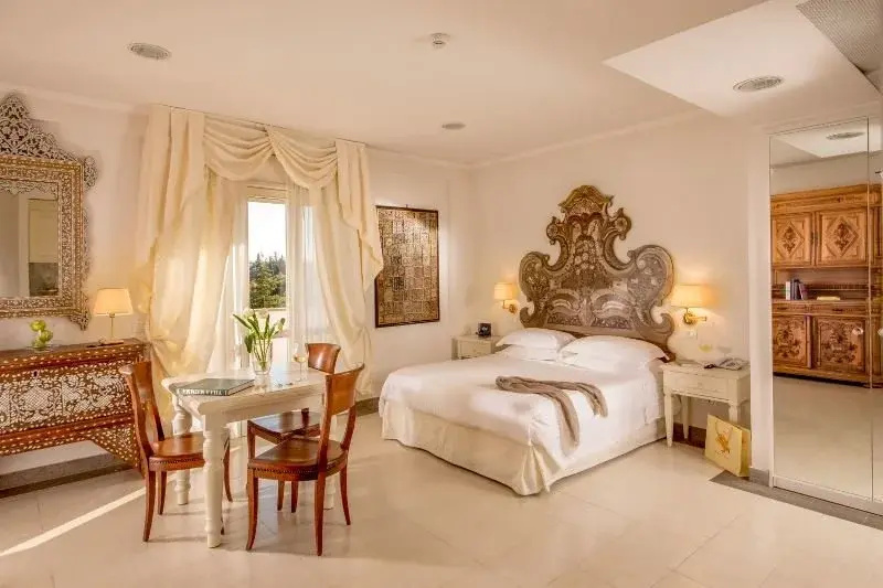 Small Classic Double room (full double bed)