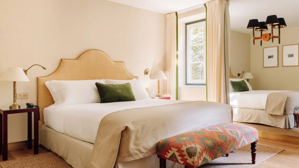 Deluxe Double room with garden view (full double bed)