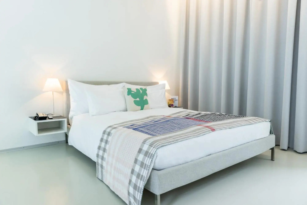 Small Design Double room (full double bed)