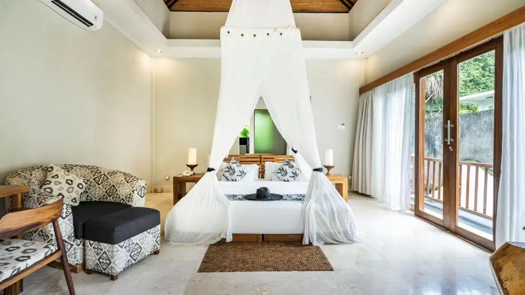 Double Suite with garden view (full double bed)