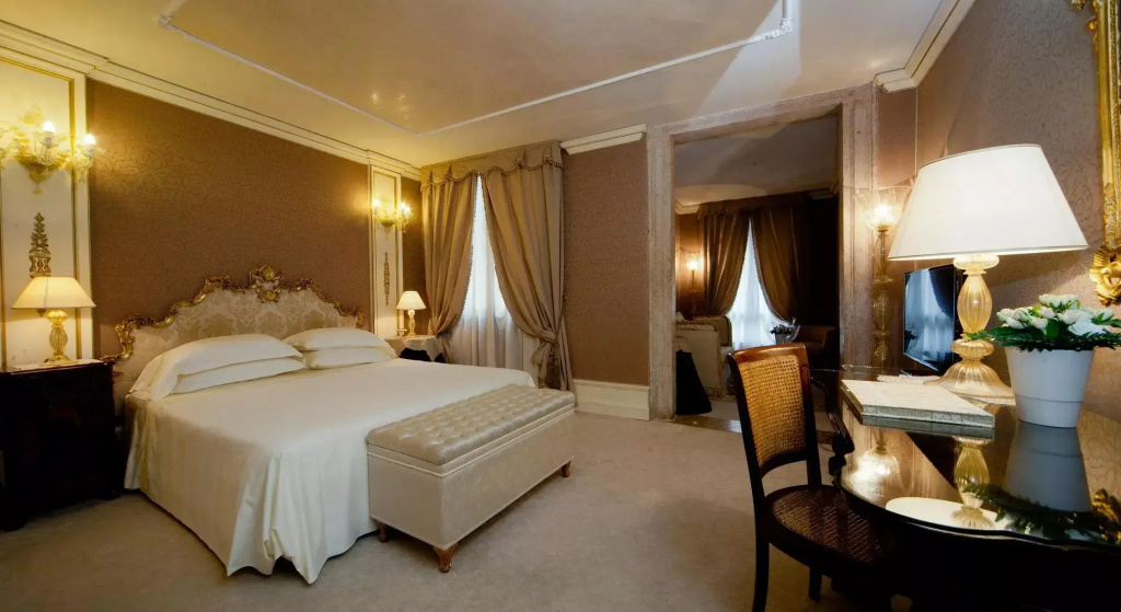 Sagredo Venetian Double Junior Suite (full double bed)
