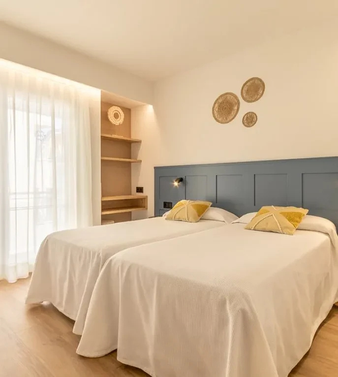 Standard Double room with street view (full double bed)