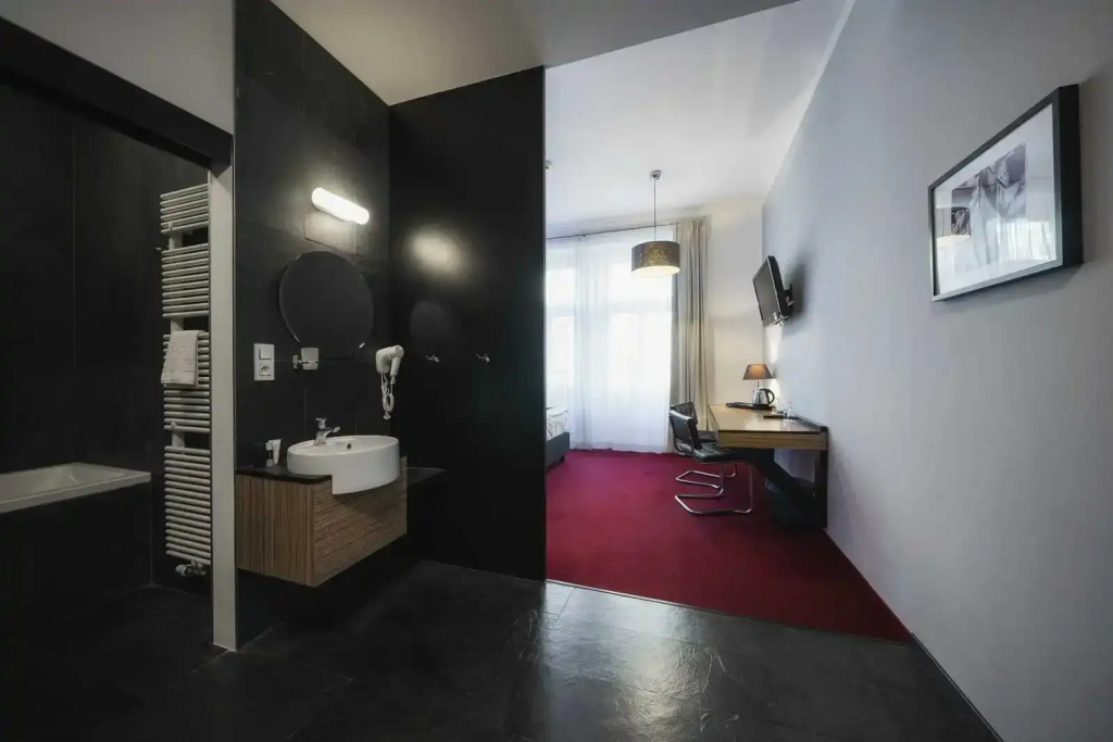 Standard Double room (full double bed)