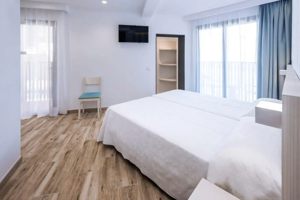 Superior Double room (full double bed)