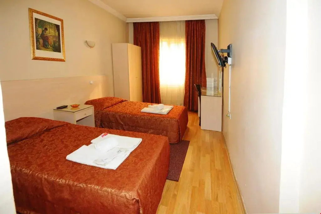 Classic Double room (full double bed)