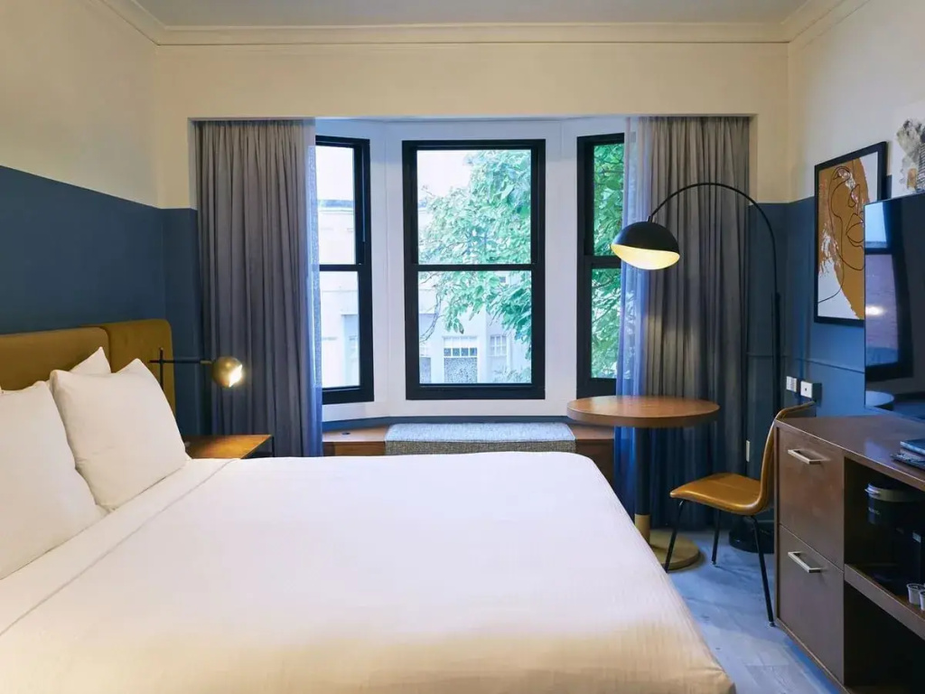Executive Double room (full double bed)