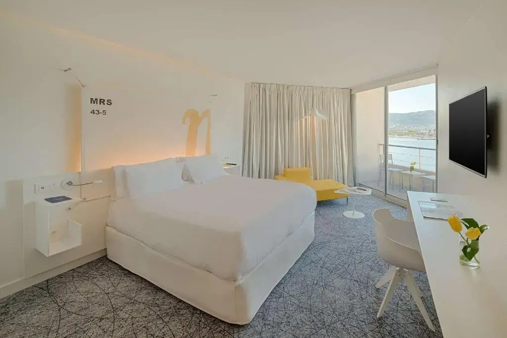 Double Nhow Junior Suite with sea view (full double bed)