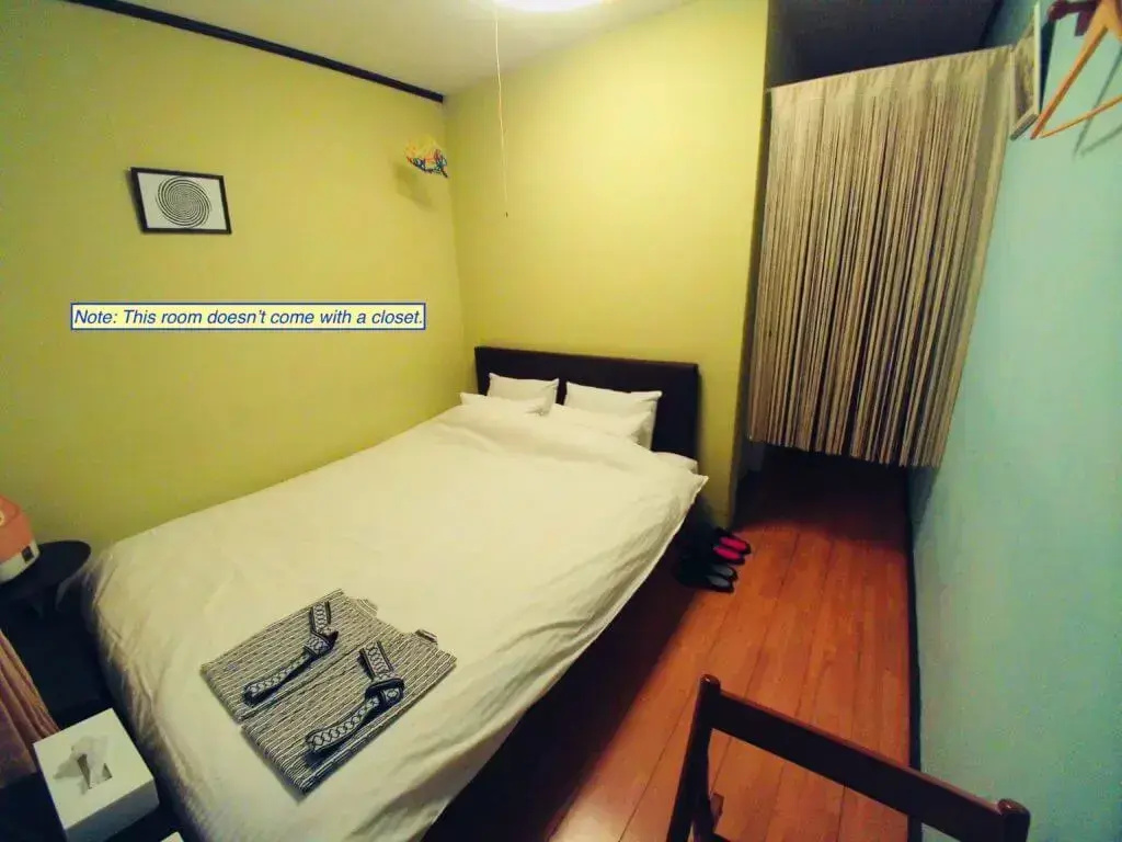 Double room (full double bed)