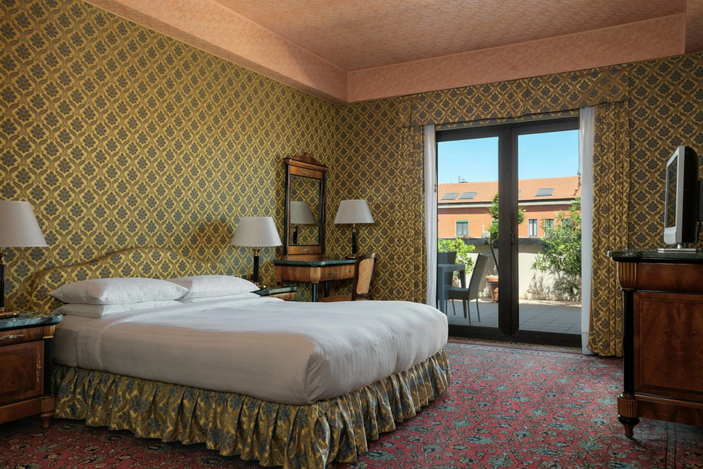 1 Bedroom Double Junior Suite with balcony and with city view (full double bed)