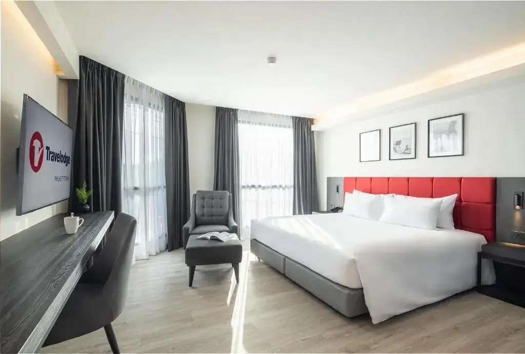 Двухместный номер Deluxe Plus (двуспальная кровать) в Отель Travelodge Phuket Town