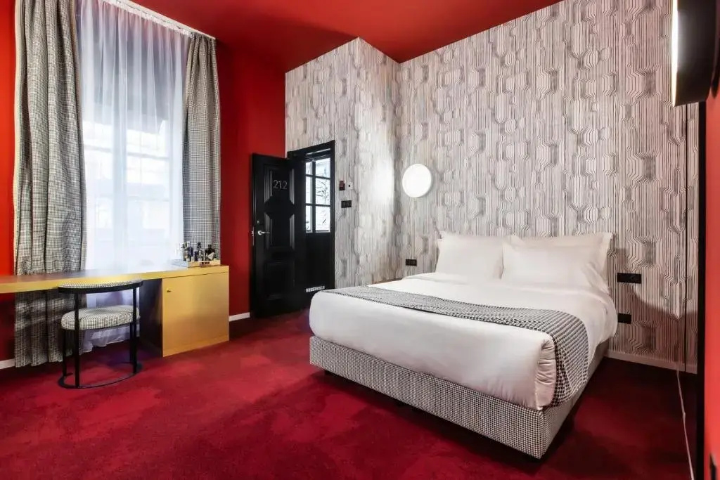 Deluxe Queen Double room (full double bed)