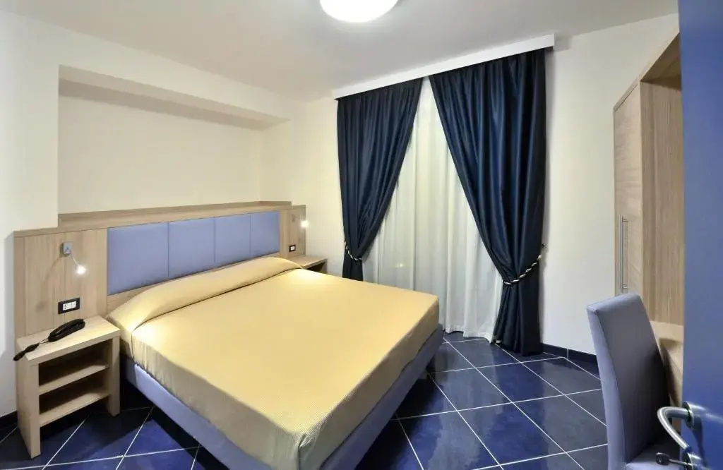 Sea View Double Suite (full double bed)