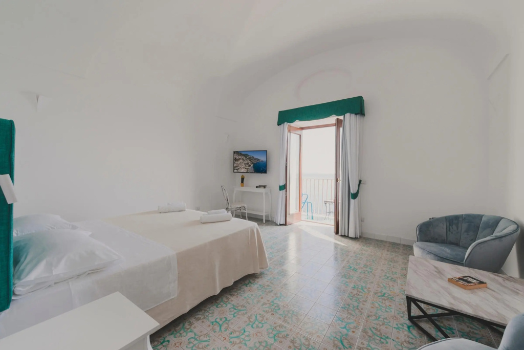 Superior Double room with sea view (full double bed)