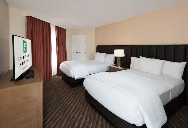 Embassy Suites by Hilton Phoenix Scottsdale - Chambres
