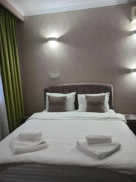 Deluxe Double room (full double bed)