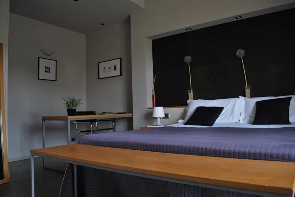Frank Lioyd Wright Double room (full double bed)