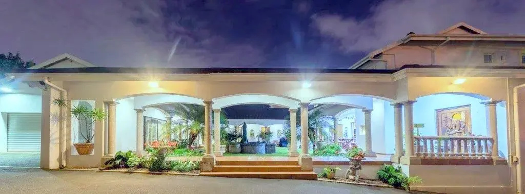 Centre Court B & B - 2
