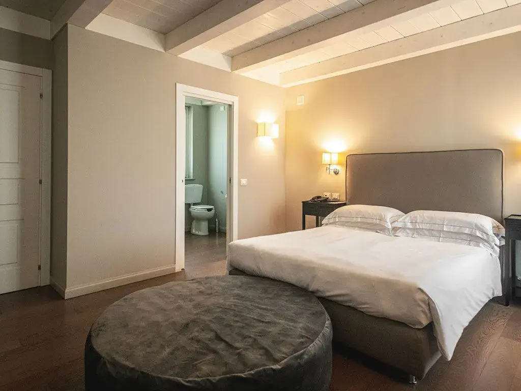 Double Suite (full double bed)