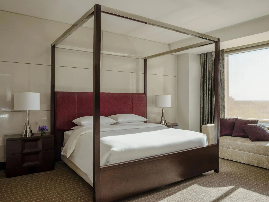 Plaza Suite