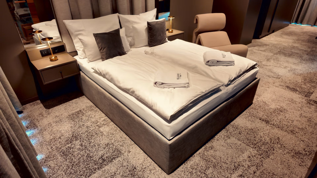 Sauna Double Suite (full double bed)
