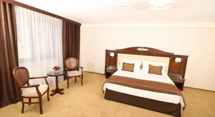 1 Bedroom 4* Double Suite (full double bed)