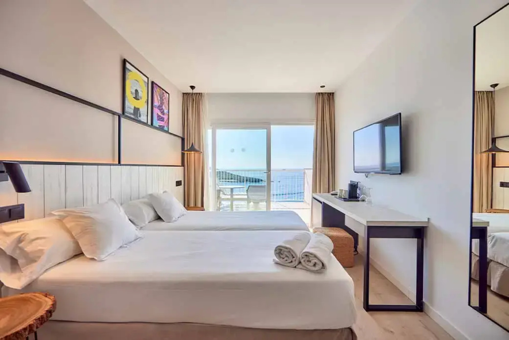 Solarium Double room with sea view (full double bed)