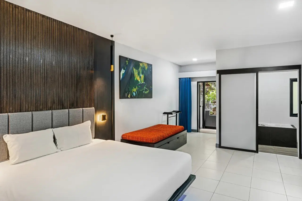 Deluxe Double room with garden view (full double bed)