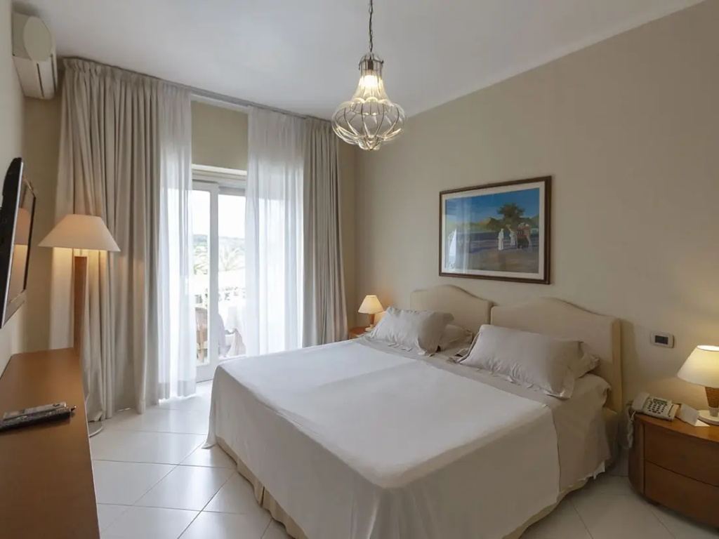 Double Suite (full double bed)
