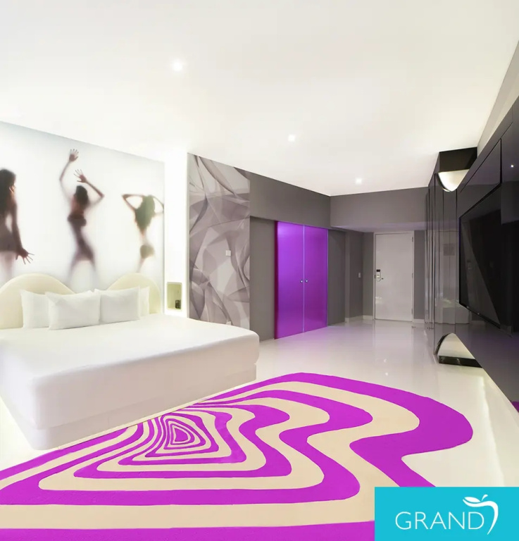 Couple’s Clothing-Optional Jacuzzi Tower Double Suite oceanfront (full double bed)