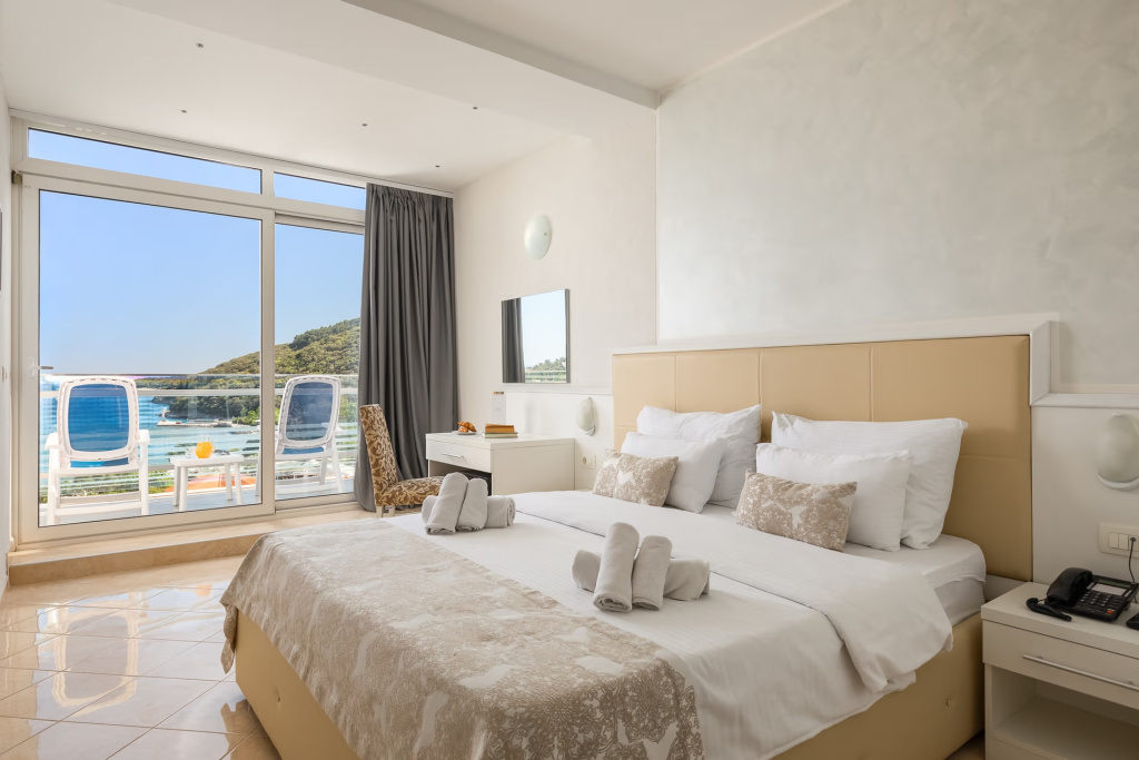 Standard Double room with sea view (full double bed)
