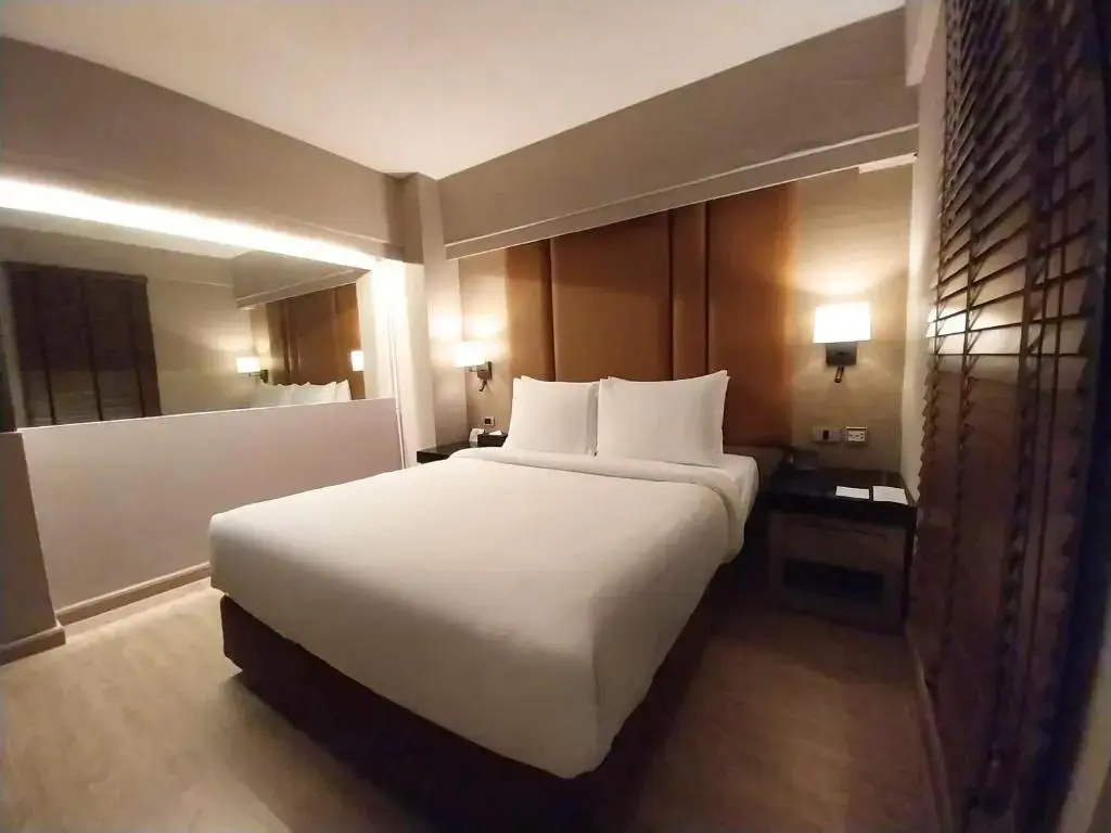 Ramada Graand Swiss Sukhumvit 11 - Tap to explore photos