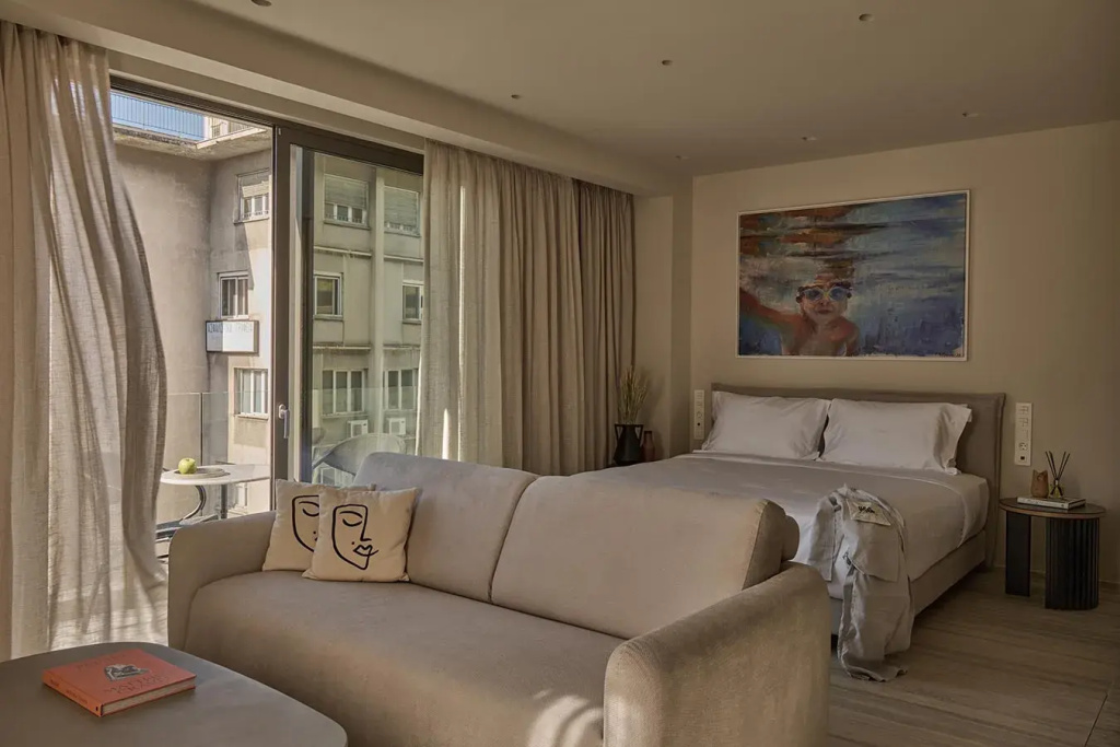 Deluxe Double room (full double bed)