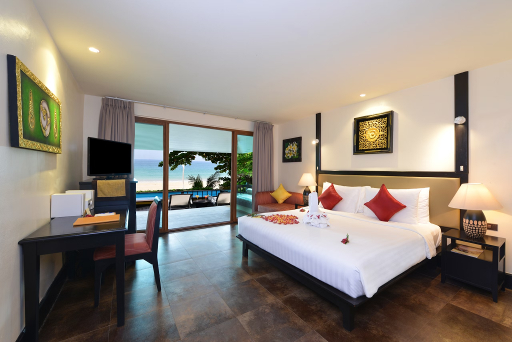 Двухместная Pool Villa рядом с пляжем двуспальная кровать в Andaman White Beach Resort