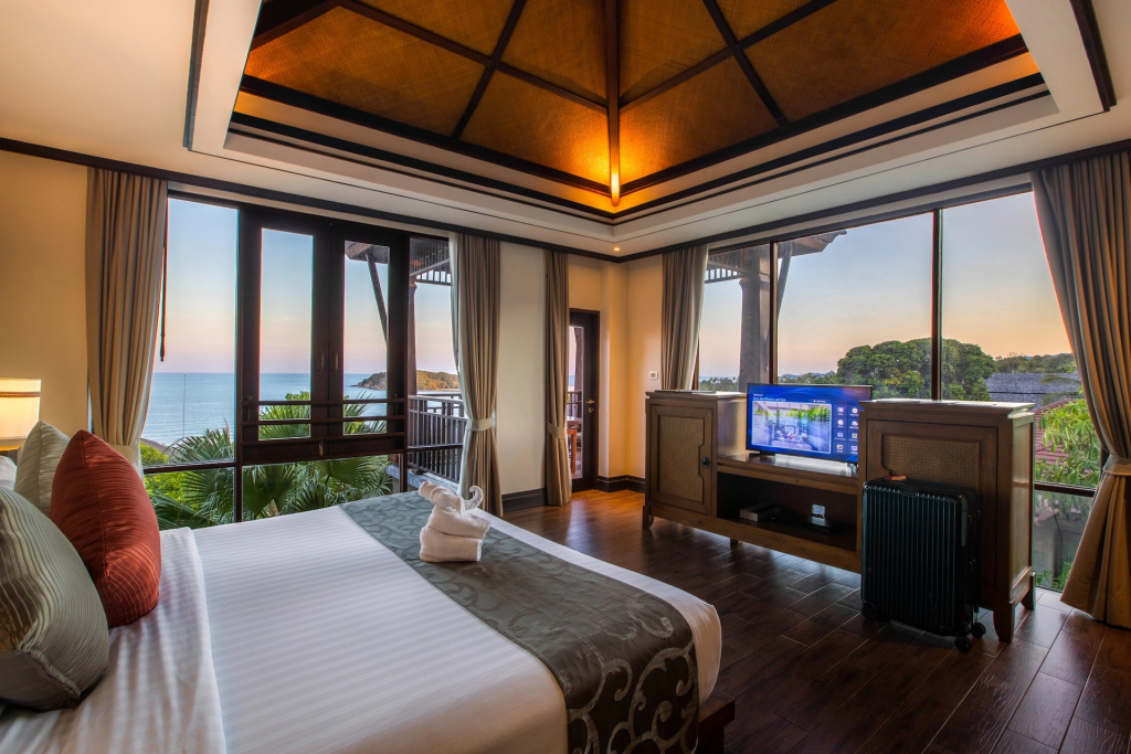 Deluxe Hillside Double room with sea view (full double bed)