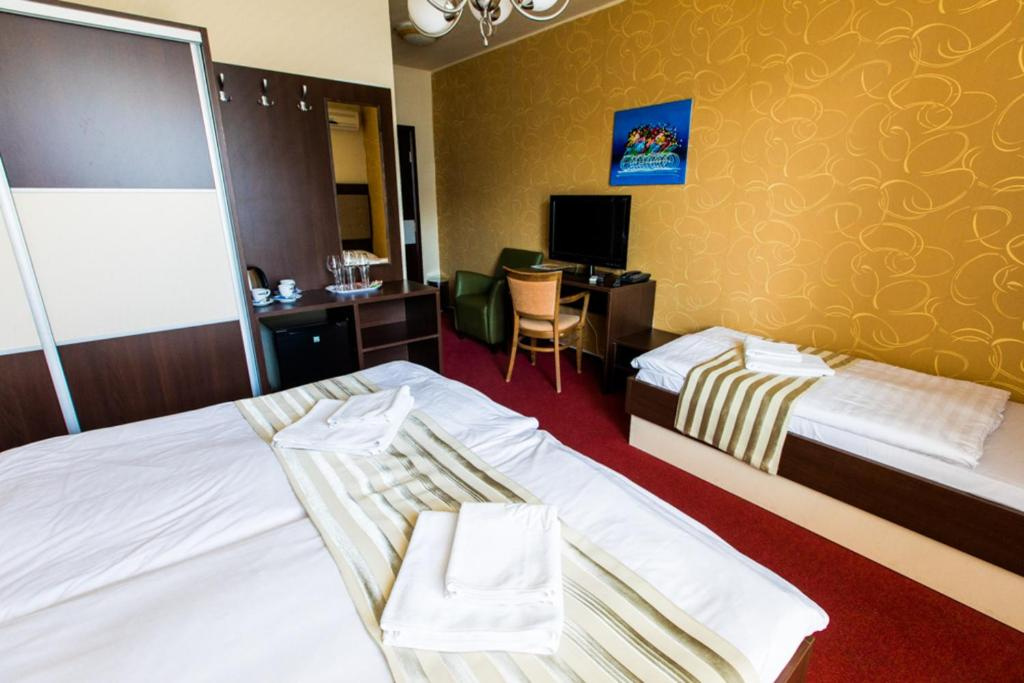 Standard Triple room with balcony