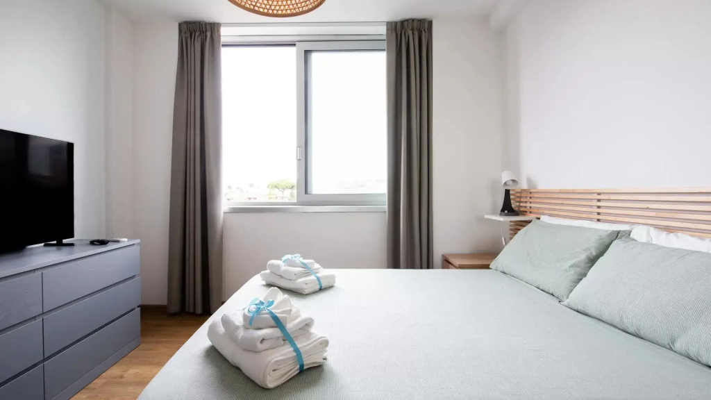 Silver Double Apartment (full double bed)
