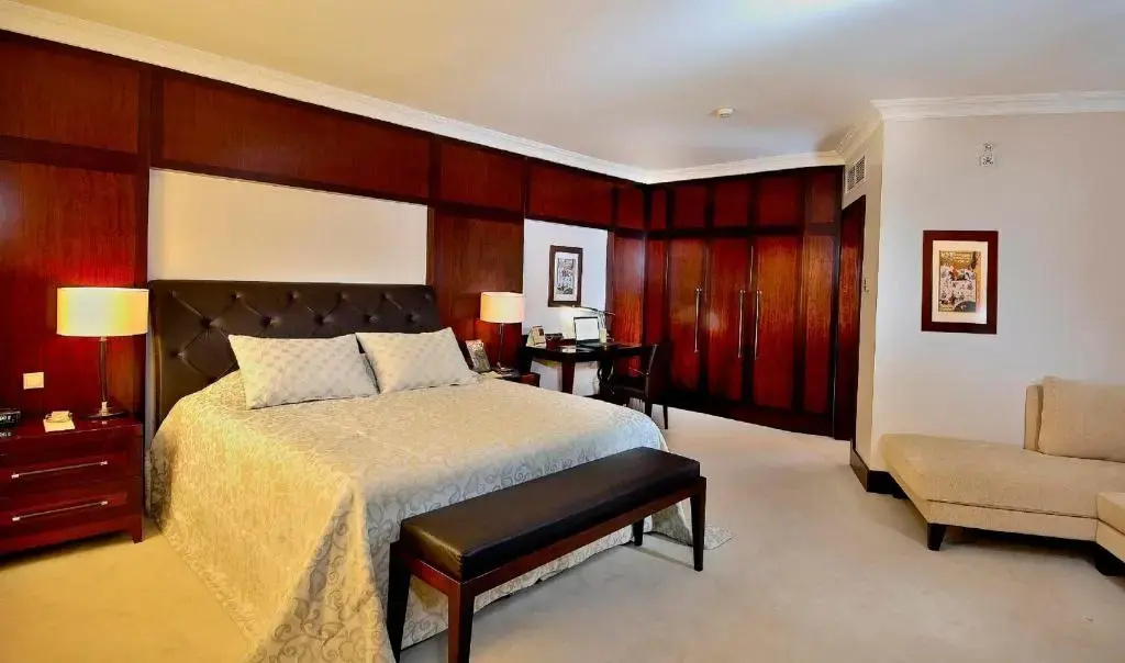 Corner Deluxe Double room (full double bed)