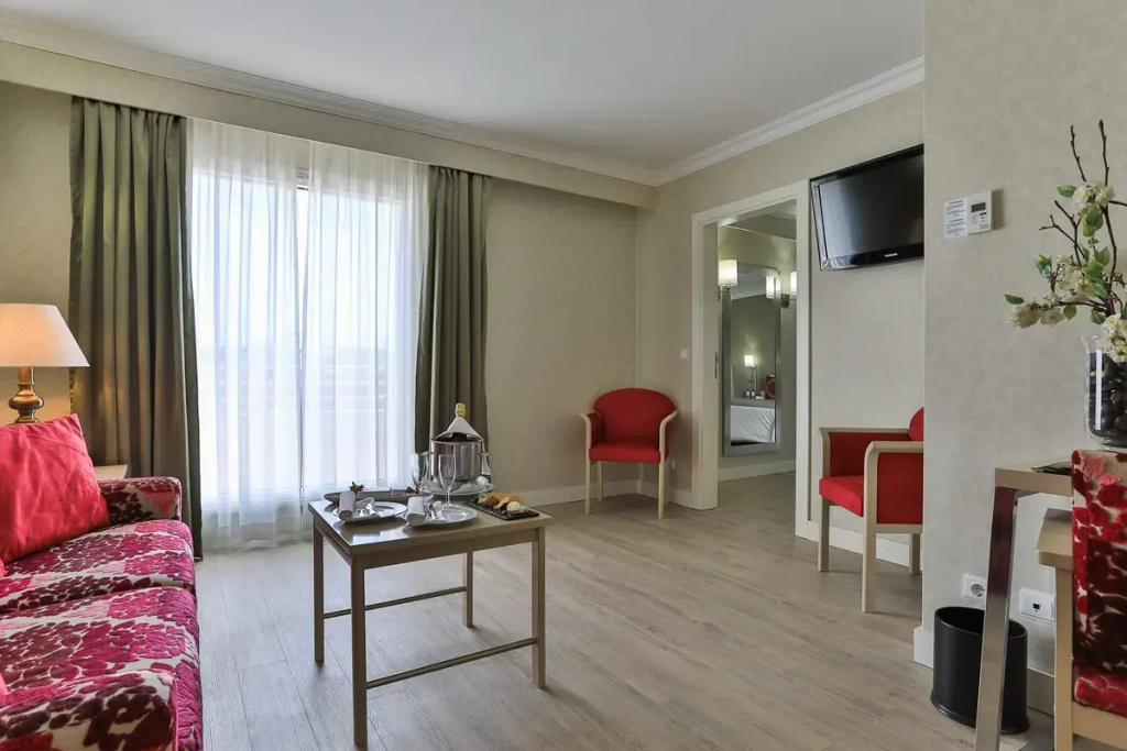 Double Suite (full double bed)