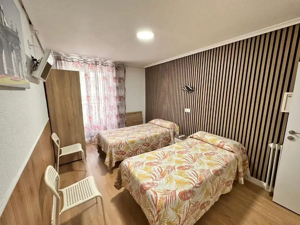 Standard Double room with balcony and with courtyard view (twin beds)