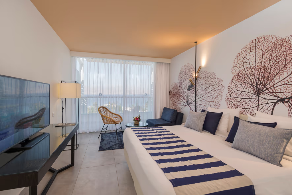 Coral Double room with pool view (full double bed)