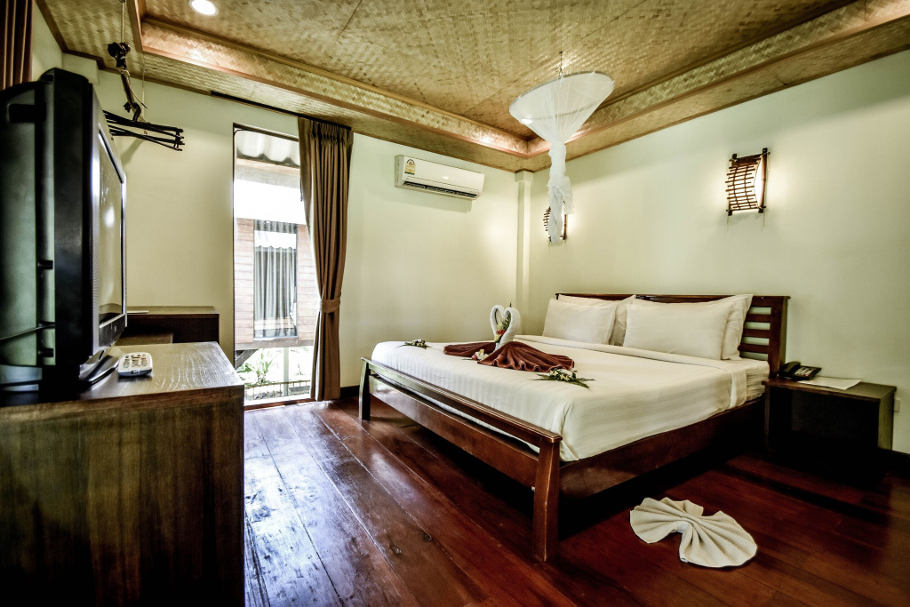 Budget Double Garden Loft (full double bed)