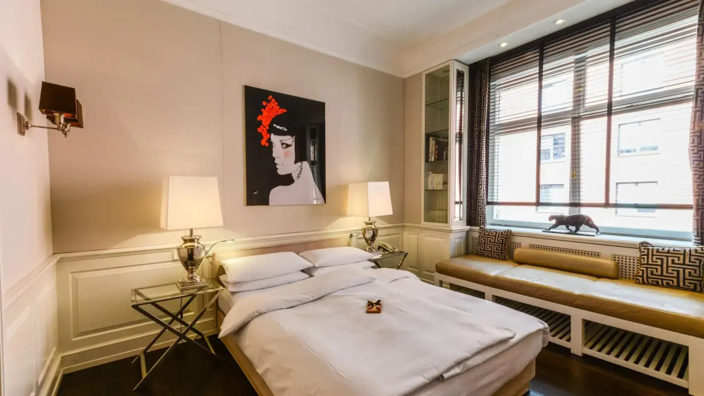 Deluxe Double room (full double bed)