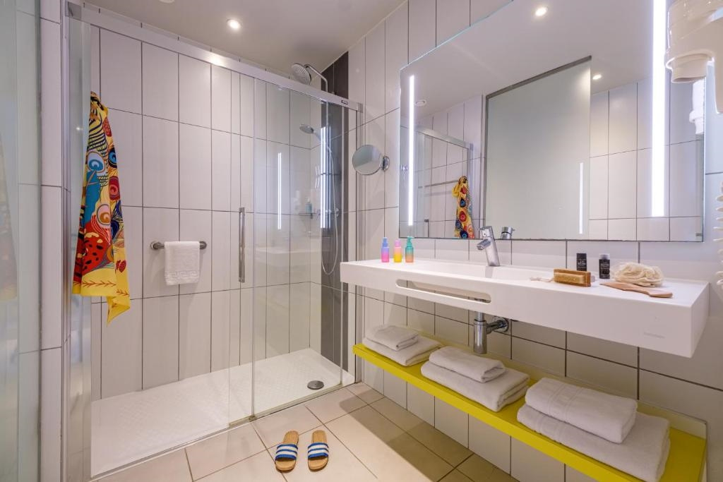 Standard Double room with balcony (full double bed)